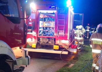 Policjanci i właściciel domu ranni w pożarze w Starej Wsi