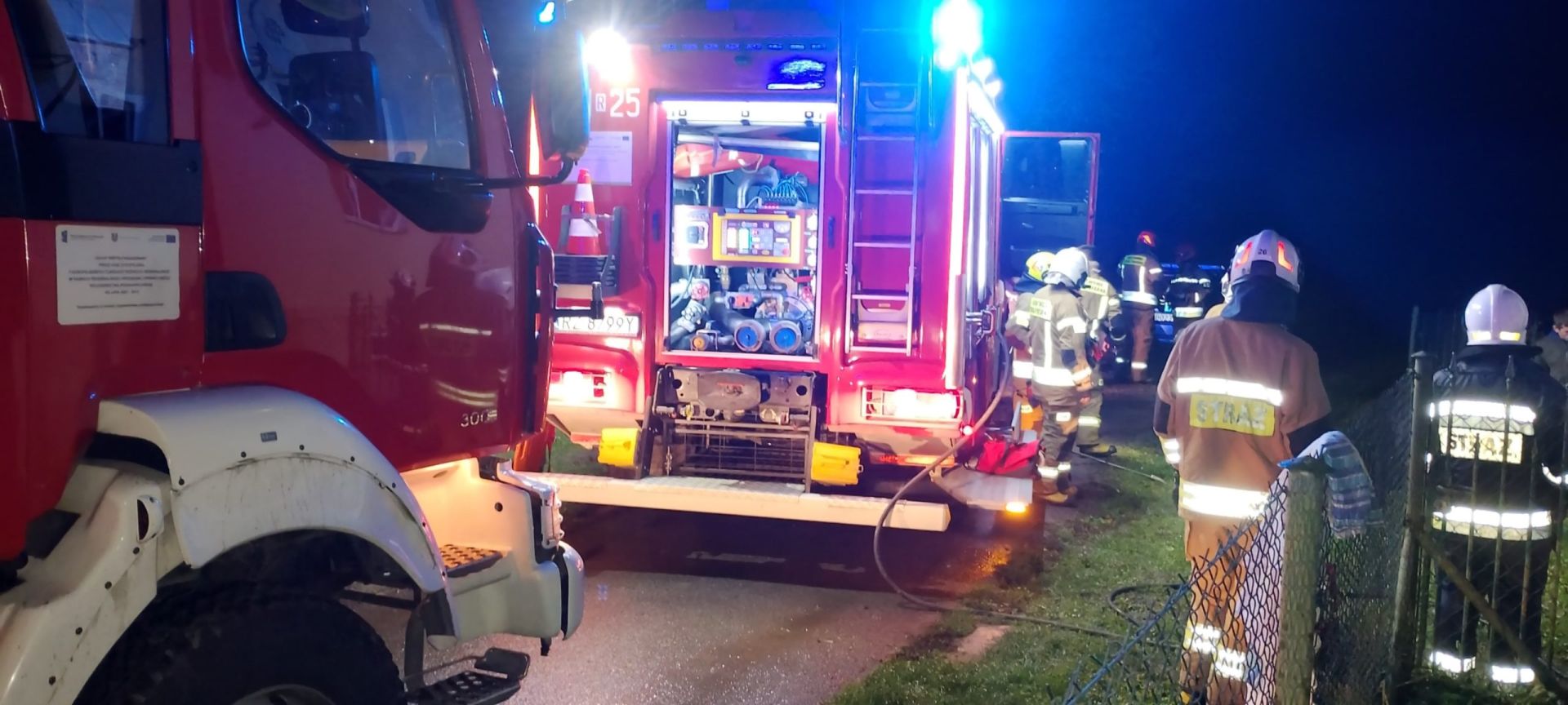 Policjanci i właściciel domu ranni w pożarze w Starej Wsi