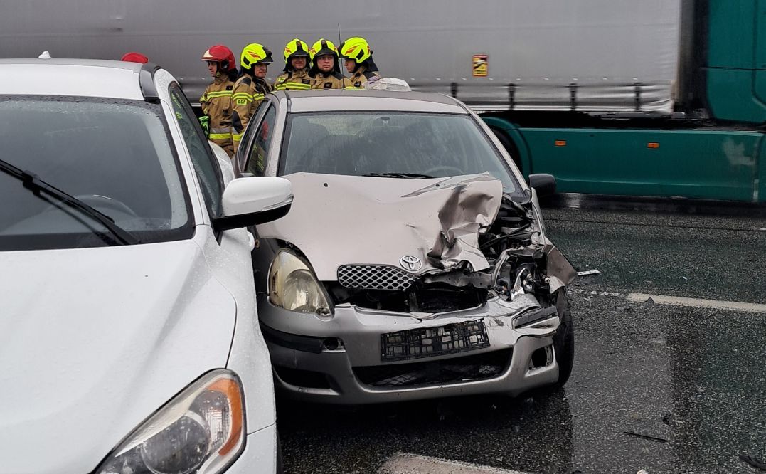 Karambol na ulicy Sikorskiego w Rzeszowie. Sprawca miał ponad 3 promile alkoholu  [ZDJĘCIA i WIDEO]