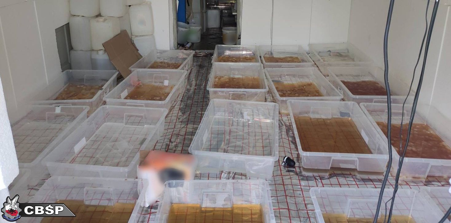 Policja likwiduje laboratoria narkotykowe na Podkarpaciu. Wartość zabezpieczonych psychotropów to 145 mln zł [WIDEO, ZDJĘCIA]