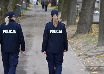 Porządkując i odwiedzając groby jesteśmy łatwym celem złodziei