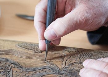 Największy drzeworyt w Polsce zaprezentowany w Płazowie. Wystawa w zabytkowej cerkwi