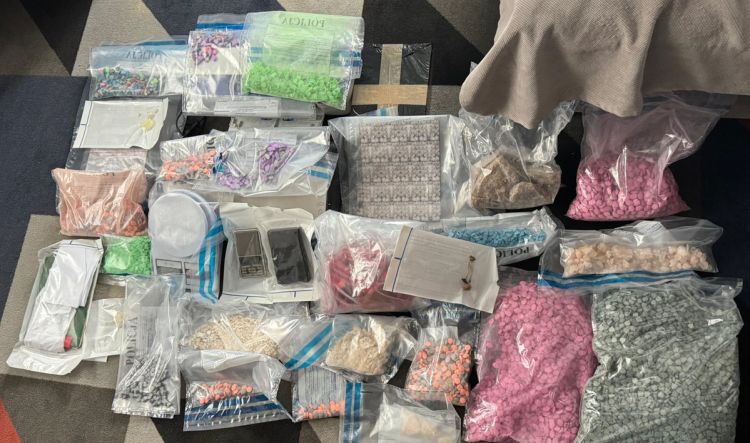 CBZC z Rzeszowa rozbiło grupę przestępczą. Handlarze narkotyków wykorzystywali darknet i paczkomaty [ZDJĘCIA]