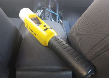 Pijany kierowca jechał w Rzeszowie pod prąd i uderzył w znak drogowy