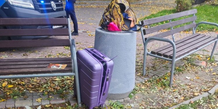 Policjanci pomogli turystce ze Szwajcarii. Odzyskała walizkę i zdążyła na samolot
