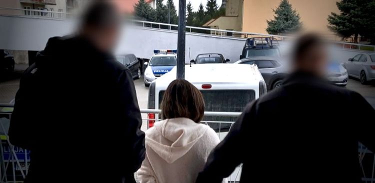 Policyjna zasadzka na 21-latkę zamieszaną w oszustwo mieszkanki Sędziszowa Młp. 1 - Polskie Radio Rzeszów Policyjna zasadzka na 21-latkę zamieszaną w oszustwo mieszkanki Sędziszowa Młp.