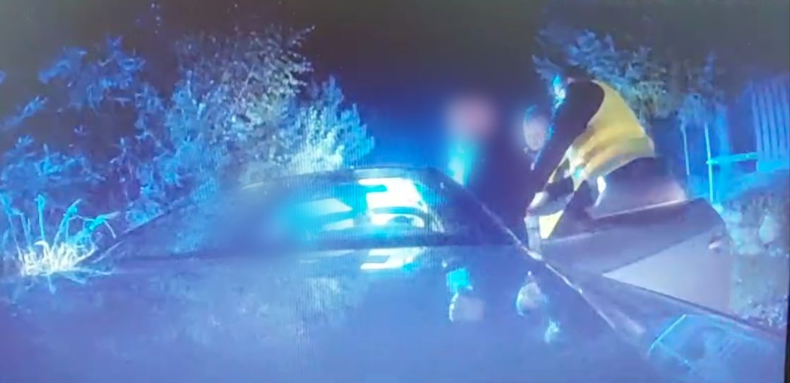 Pościg za kierowcą. W aucie czterech pasażerów, maczeta, siekiera i miotacze gazu [WIDEO] - Polskie Radio Rzeszów