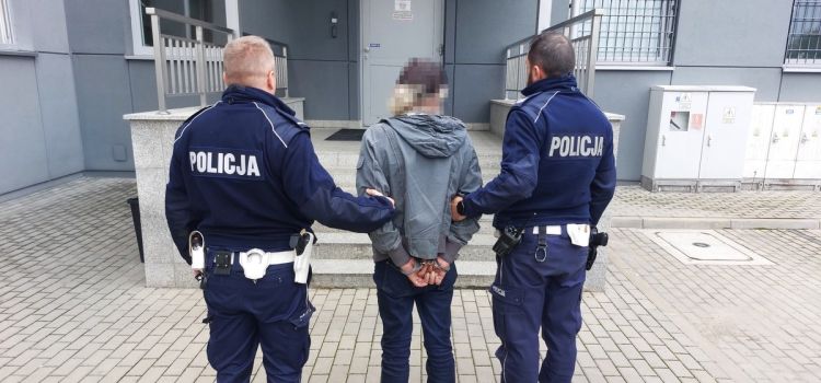 Ignorował sądowe zakazy „bo musiał dojeżdżać do pracy”. Kara więzienia za upór za kółkiem