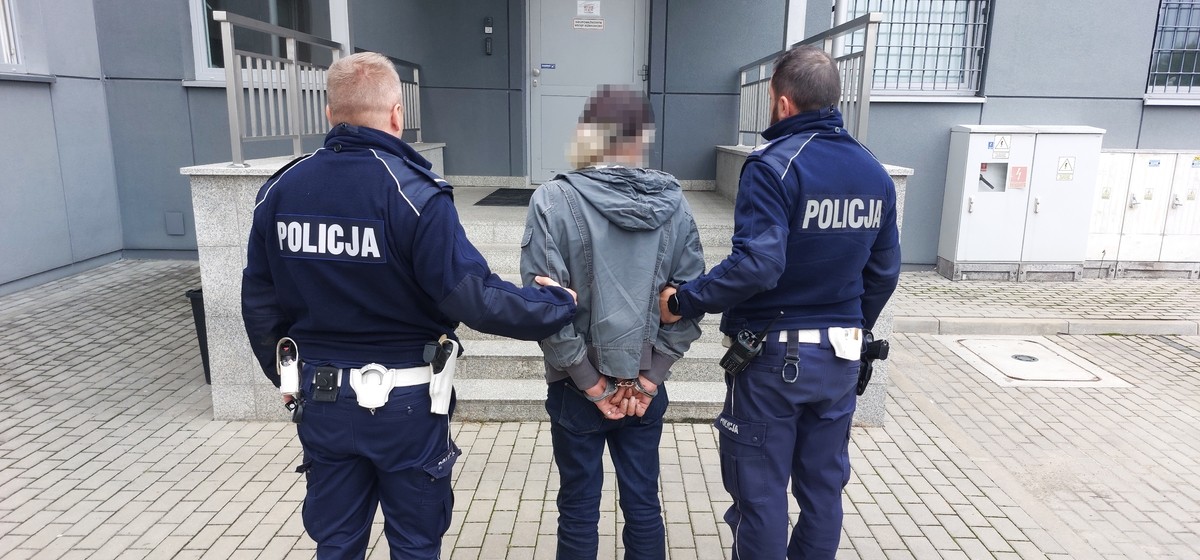 Ignorował sądowe zakazy „bo musiał dojeżdżać do pracy”. Kara więzienia za upór za kółkiem