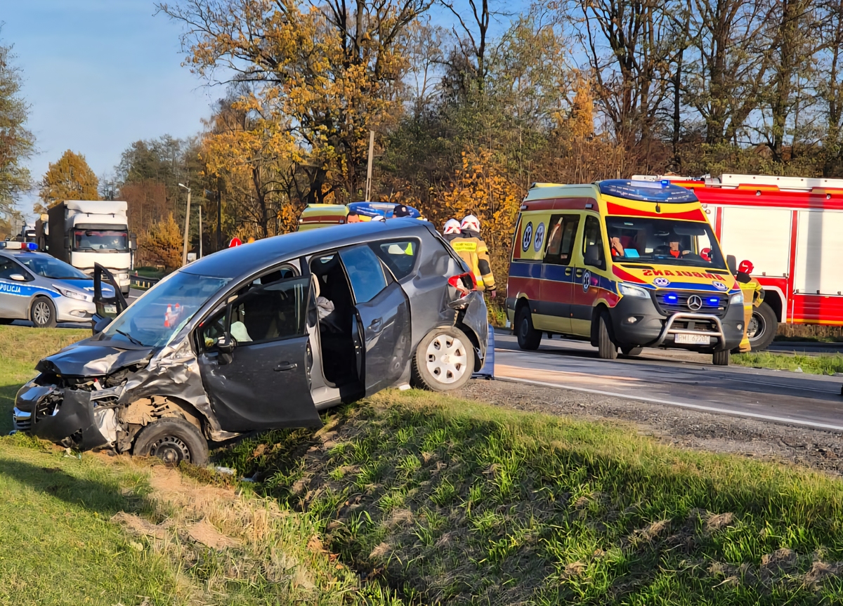 Wypadek w Dulczy Wielkiej – cztery osoby trafiły do szpitala [ZDJĘCIA]