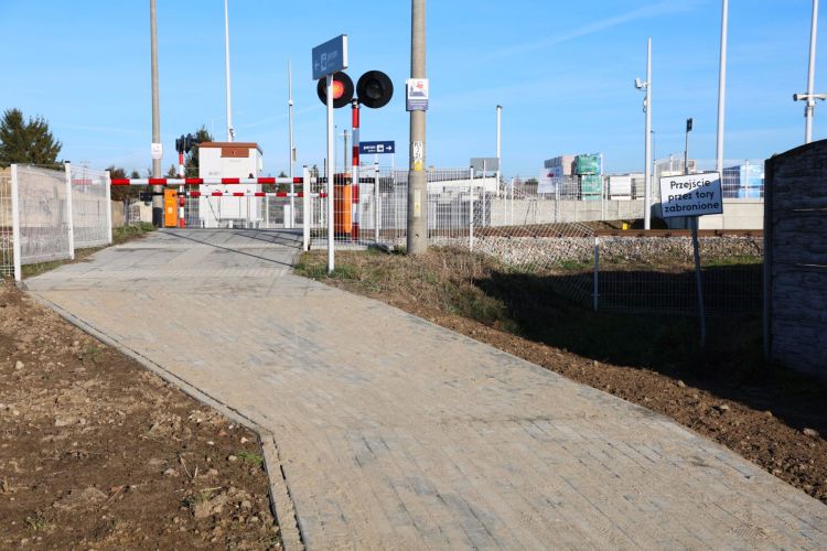 Bezpieczne przejście i parking przy przystanku kolejowym w Mielcu - Polskie Radio Rzeszów