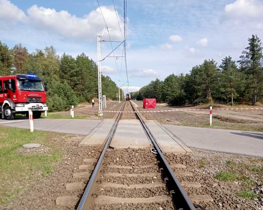 Tragiczny wypadek kolejowy w Lipie. Nie żyje kobieta potrącona przez pociąg
