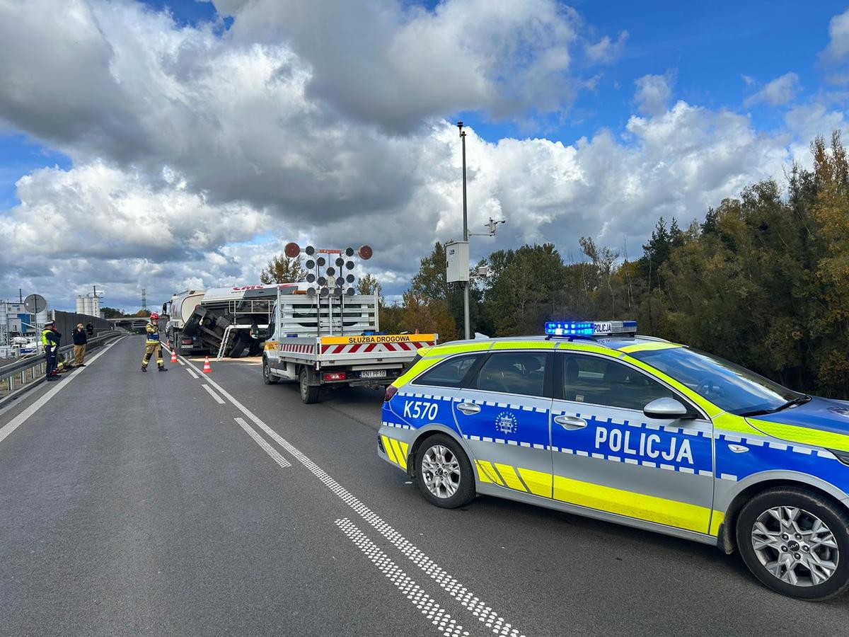 Wypadek cysterny w Stalowej Woli. Ruch był zablokowany przez kilka godzin [AKTUALIZACJA, ZDJĘCIA] - Polskie Radio Rzeszów