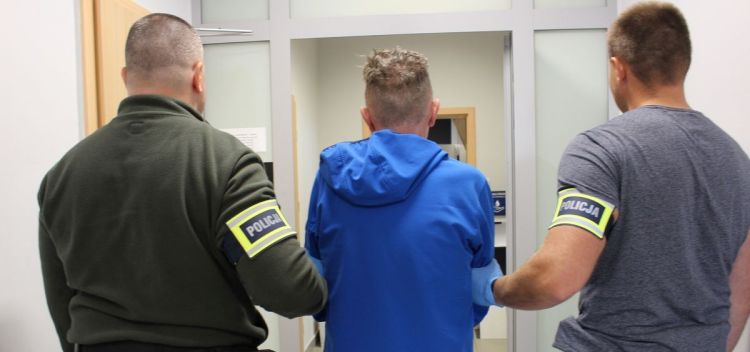 Oszustwa w sklepach. 49-latek podmieniał paczki z papierosami na puste opakowania