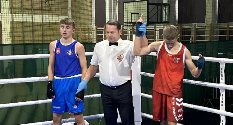 Tymoteusz Jakubowski z Rzeszowa awansował do półfinału Mistrzostw Polski w boksie