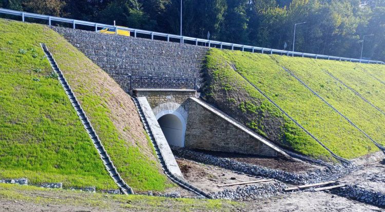 Nowa droga i chodnik w Babicach. Inwestycja kosztowała ponad 6,5 mln zł [ZDJĘCIA]
