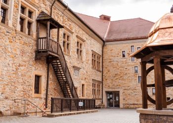 Zabytkowa studnia znów na dziedzińcu Zamku Królewskiego w Sanoku