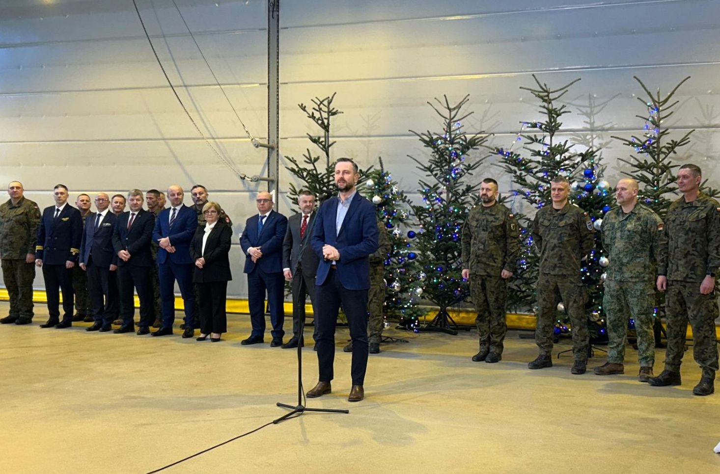 Kosiniak-Kamysz w Wigilię w Jasionce. „Dzięki żołnierzom Polska może świętować w spokoju” - Polskie Radio Rzeszów