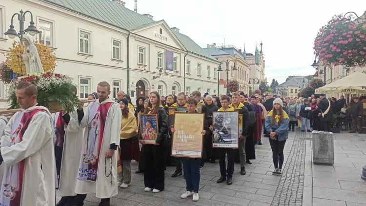 Rzeszowska Procesja Różańcowa [ZDJĘCIA]