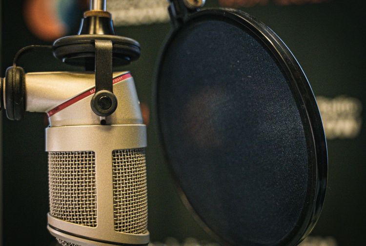 Trwa głosowanie w konkursie Podcast Roku im. red. Janusza Majki