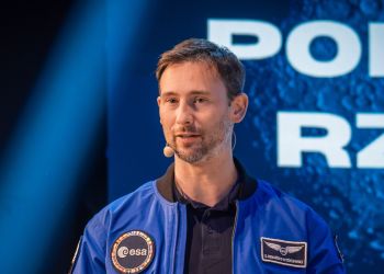 O eksperymentach w kosmosie i pobycie na stacji kosmicznej. Sławosz Uznański-Wiśniewski na politechnice [ZDJĘCIA]