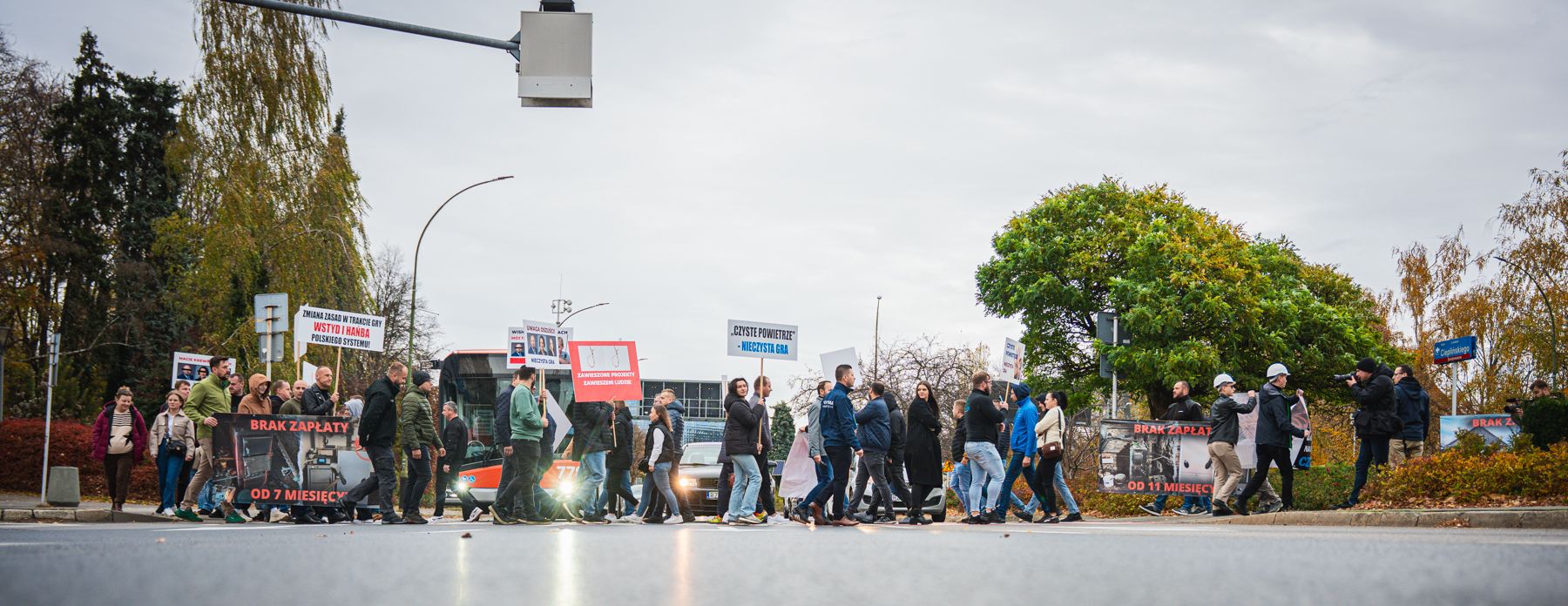 Protest przedsiębiorców w Rzeszowie: brak wypłat z programu „Czyste Powietrze” [ZDJĘCIA]