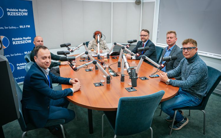 Decyzja marszałka Hołowni o aplikacji na stanowisko w OZN oczami podkarpackich polityków