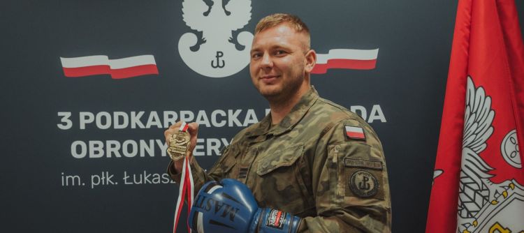 Żołnierz z Rzeszowa mistrzem Polski w kickboxingu. Sukces st. kaprala z podkarpackiej brygady