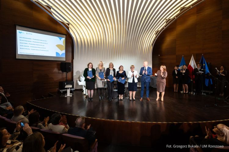 Dzień Edukacji Narodowej w Rzeszowie. 88 nauczycieli z nagrodami [ZDJĘCIA]