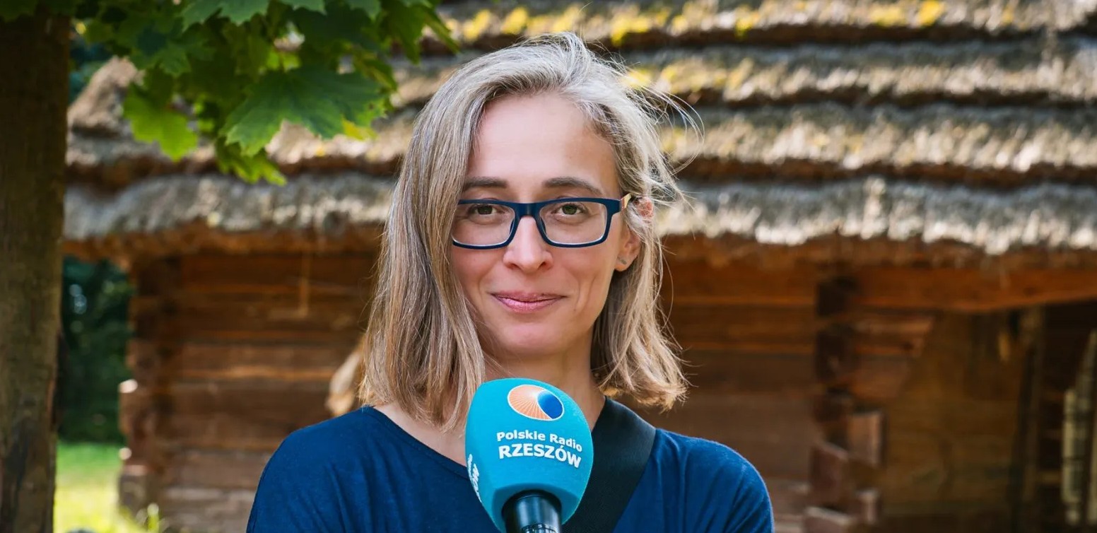 Spotkanie autorskie z Grażyną Bochenek. Opowieść o rzece, która łączy i dzieli 8 - Polskie Radio Rzeszów Spotkanie autorskie z Grażyną Bochenek. Opowieść o rzece, która łączy i dzieli