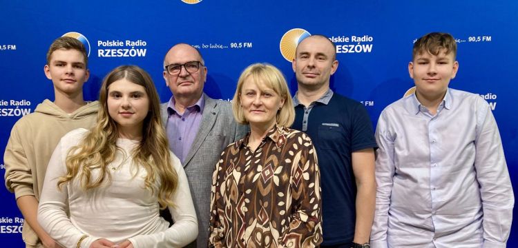 Co uczniowie i nauczyciele myślą o sztucznej inteligencji?