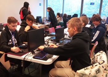 Młodzi innowatorzy z Podkarpacia i Lubelszczyzny biorą udział w hackathonie NASA [ZDJĘCIA]