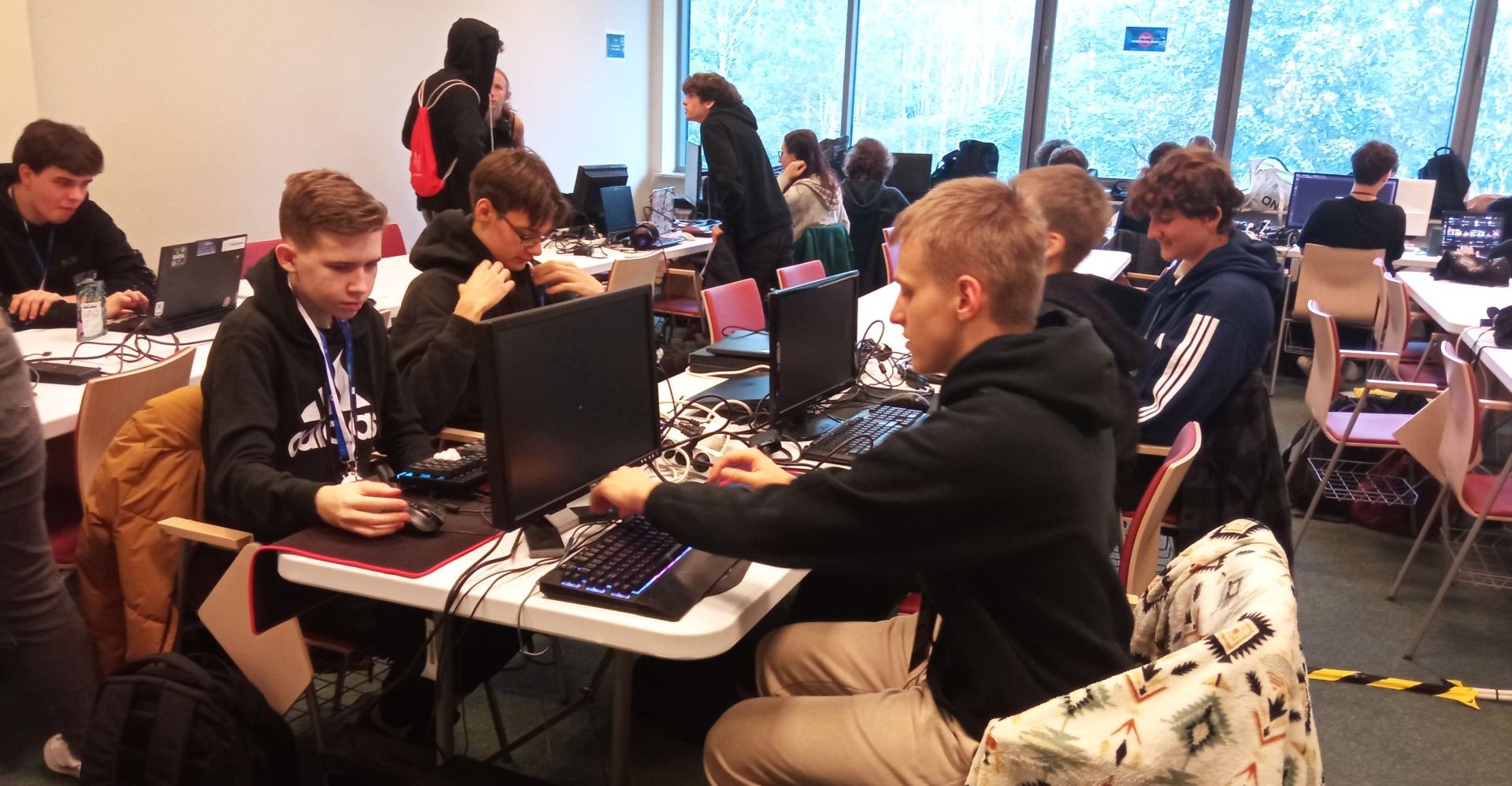 Młodzi innowatorzy z Podkarpacia i Lubelszczyzny biorą udział w hackathonie NASA [ZDJĘCIA]