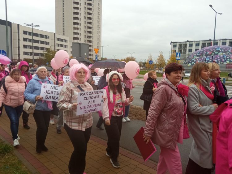 Różowy Marsz w Stalowej Woli promował profilaktykę raka piersi