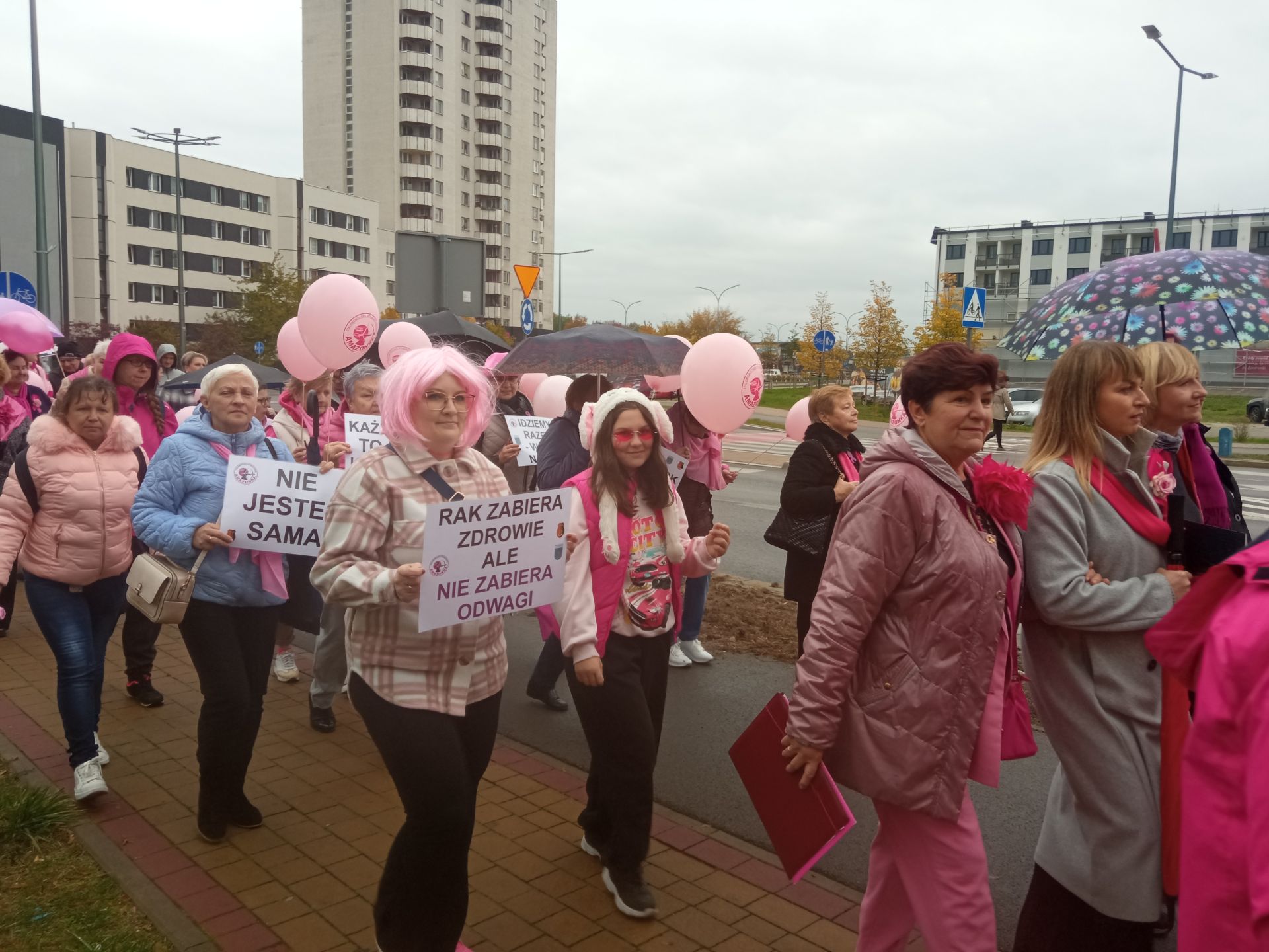 Różowy Marsz w Stalowej Woli promował profilaktykę raka piersi 6 - Polskie Radio Rzeszów Różowy Marsz w Stalowej Woli promował profilaktykę raka piersi