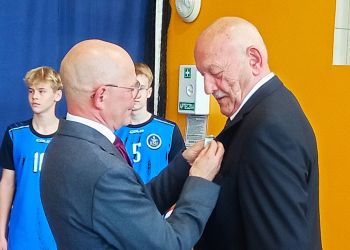 Legendarny siatkarz Marek Karbarz został ambasadorem Stalowej Woli. Odsłonięto pamiątkową tablicę [ZDJĘCIA]