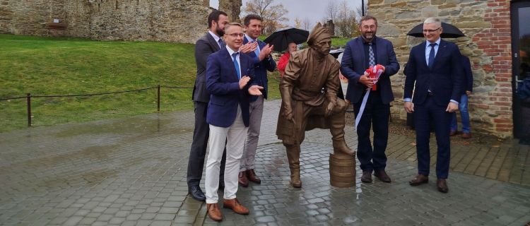 Pomnik Nieznanego Konfederaty Barskiego na Klasztornym Wzgórzu w Zagórzu [ZDJĘCIA]