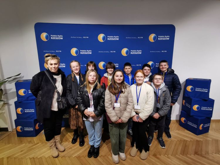 Wędrują, zdobywają odznaki i opowiadają o przygodach – podróżnicy ze szkolnego Koła PTTK w Zamkolandii