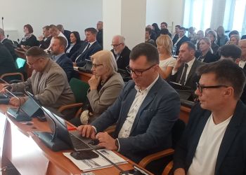 Stalowa Wola wprowadza nocny zakaz sprzedaży alkoholu i planuje inwestycję w reaktor SMR [ZDJĘCIA]