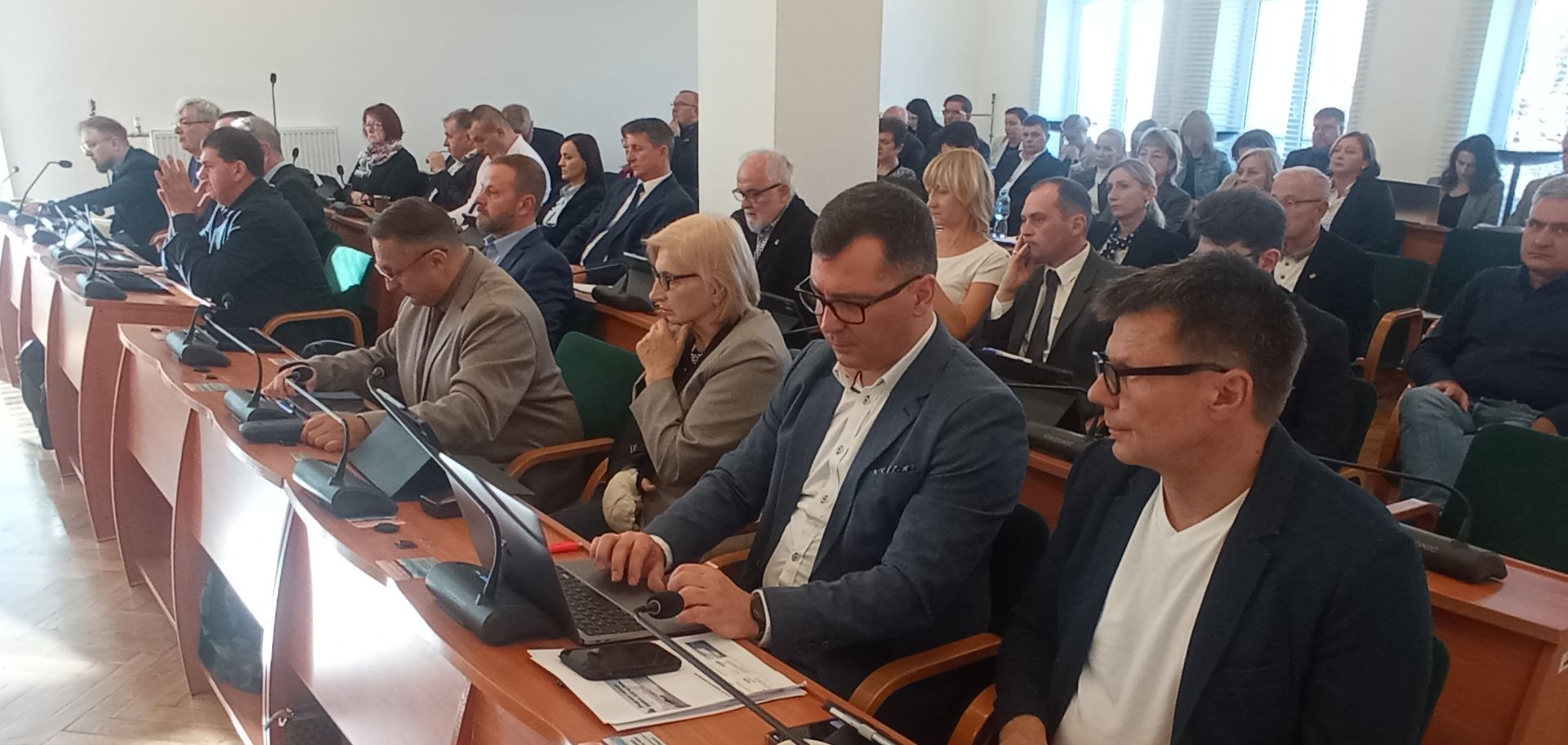 Stalowa Wola wprowadza nocny zakaz sprzedaży alkoholu i planuje inwestycję w reaktor SMR [ZDJĘCIA]