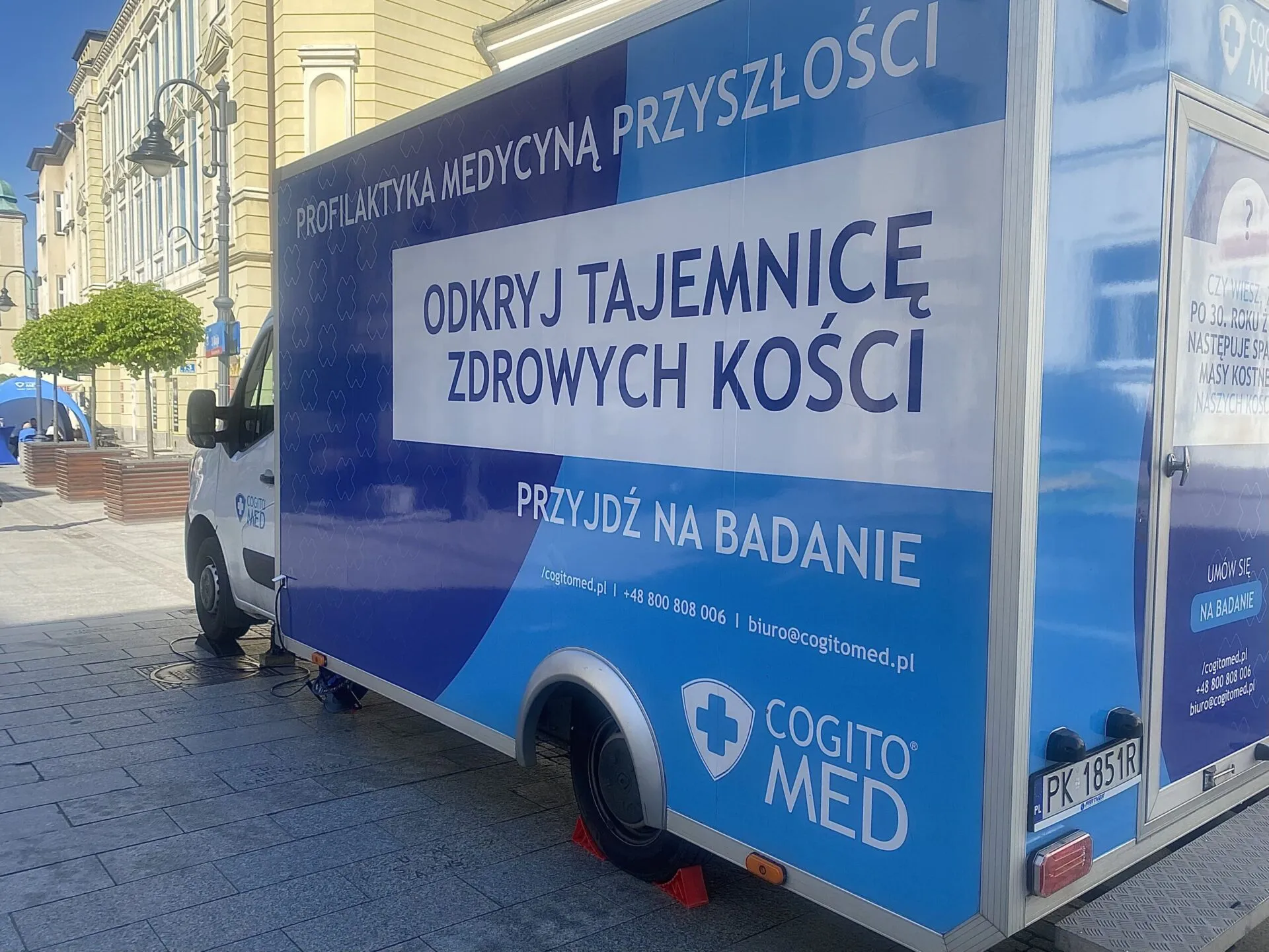 Bezpłatne badania w kierunku osteoporozy. Mobilny osteobus czeka do jutra 8 - Polskie Radio Rzeszów Bezpłatne badania w kierunku osteoporozy. Mobilny osteobus czeka do jutra