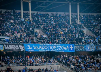 Stal Rzeszów bez wsparcia kibiców w Krakowie. Wisła ukarana przez PZPN
