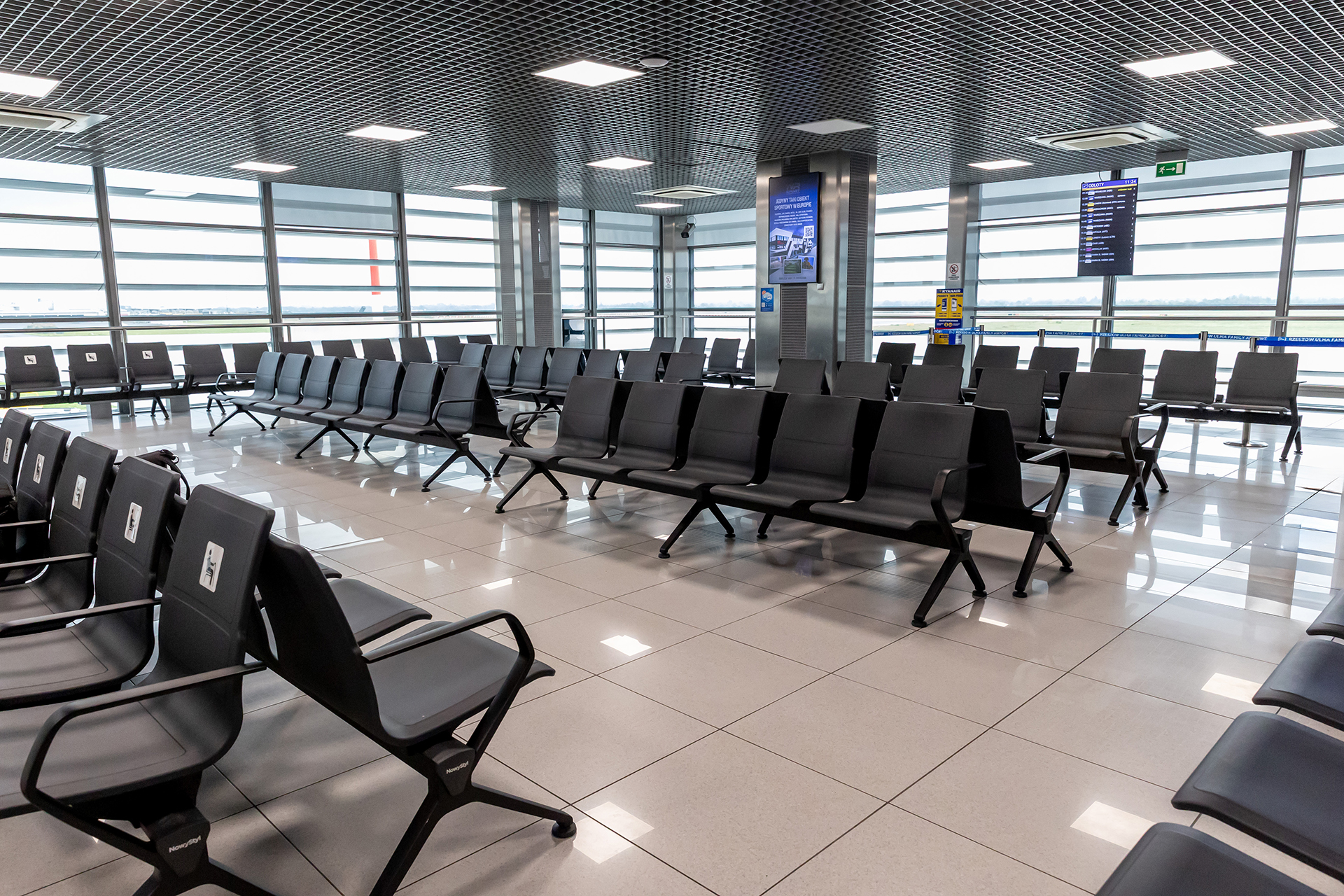 Nowe siedzenia na lotnisku w Jasionce. 520 miejsc dla pasażerów