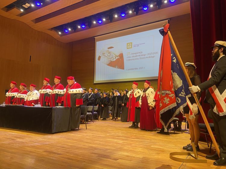 Ponad 17 tysięcy studentów rozpoczyna naukę na Uniwersytecie Rzeszowskim [ZDJĘCIA]