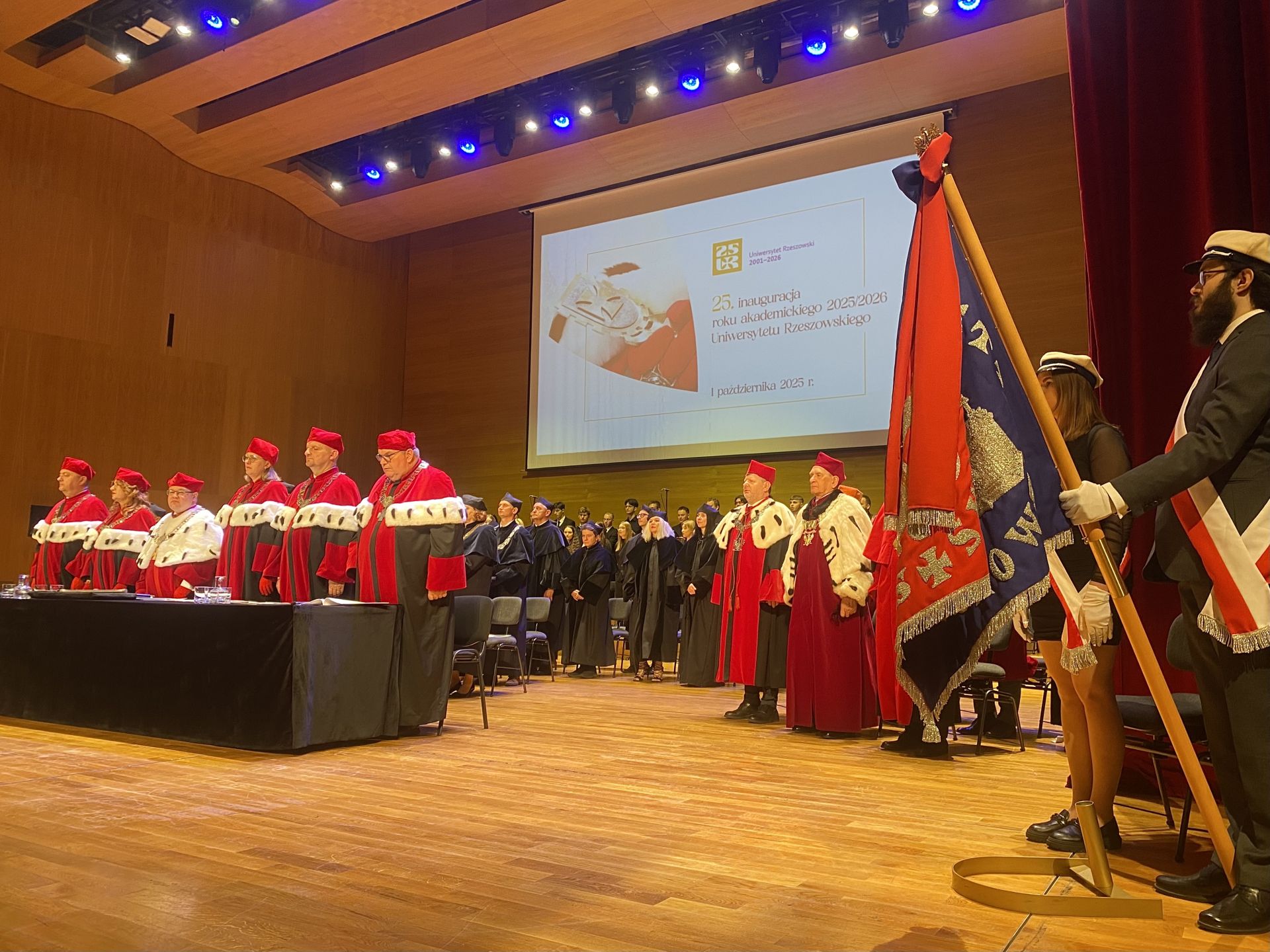 Ponad 17 tysięcy studentów rozpoczyna naukę na Uniwersytecie Rzeszowskim [ZDJĘCIA]