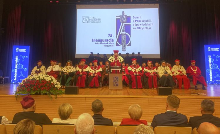 Politechnika Rzeszowska rozpoczęła 75. rok akademicki. Ponad 4000 nowych studentów [ZDJĘCIA]
