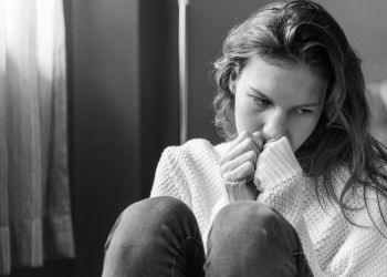 Samotność w okresie dojrzewania zmienia mózg