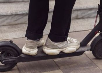 13-latek pędził hulajnogą prawie 40 km na godzinę