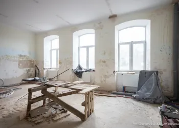 Remont III LO w Rzeszowie potrwa dłużej i będzie droższy. Powodem uszkodzenia konstrukcji