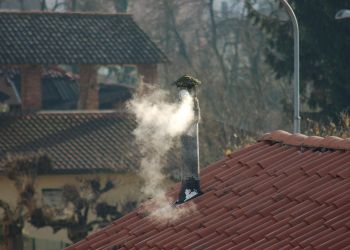 Nielegalne paleniska pod lupą. Gminy Podkarpacia rozpoczynają kontrole antysmogowe